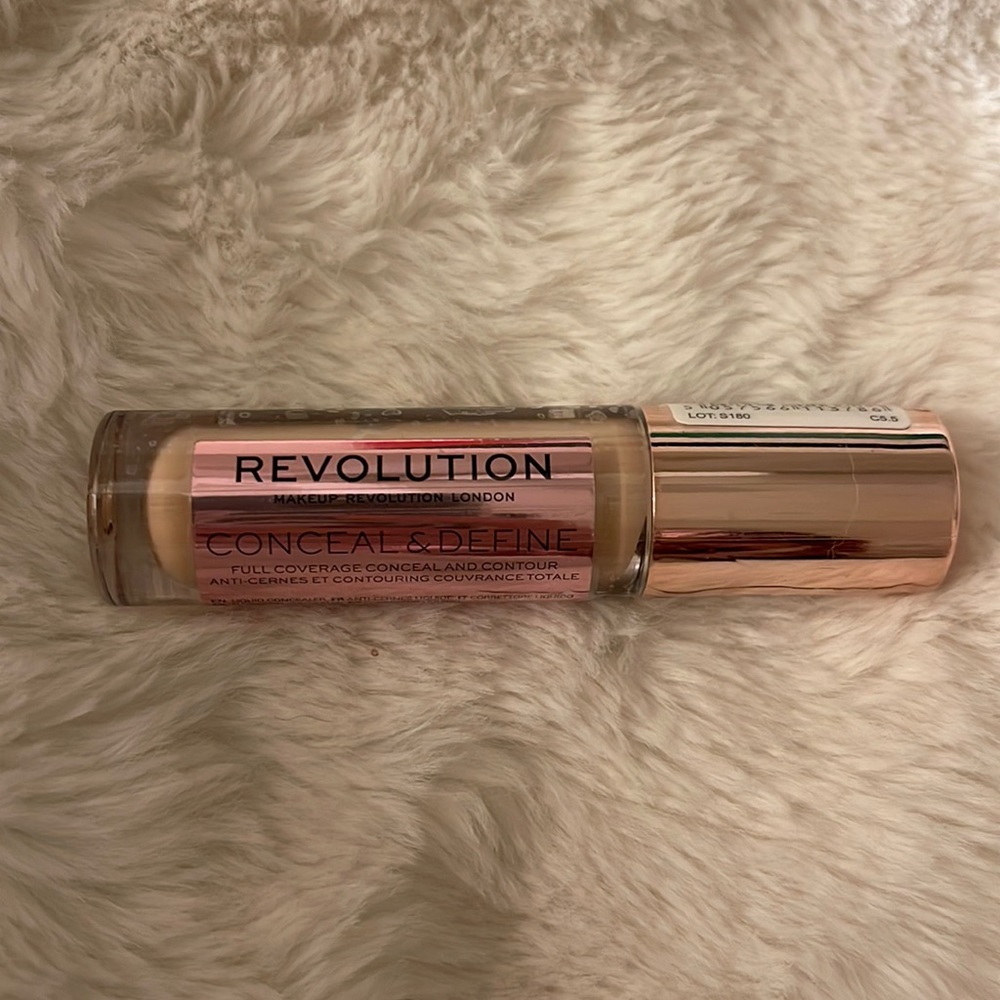 Makeup Revolution conceal and define in shade c5.5